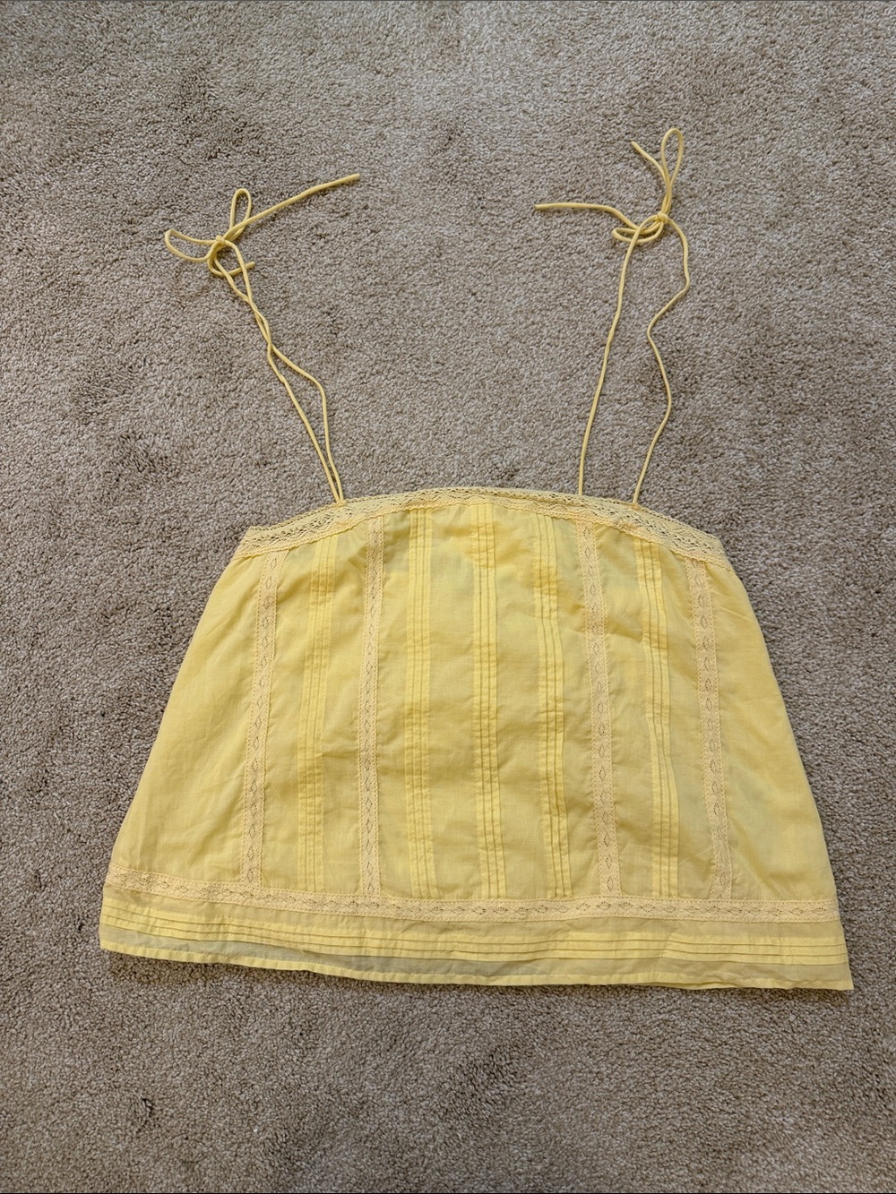 Abercrombie & Fitch Yellow Lace-Trim Tie-Strap Cami. Non smoking. No pets home.
